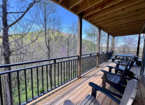 Newly Built 2bed 3bath Cabin w Stunning Mountain Views